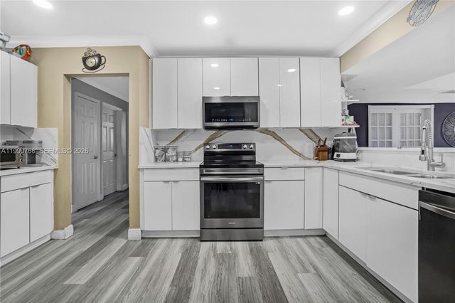 21100 N Miami Ave, Miami Gardens, FL 33169