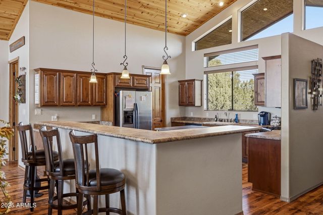 2276 THUNDERBIRD Way, Overgaard, AZ 85933