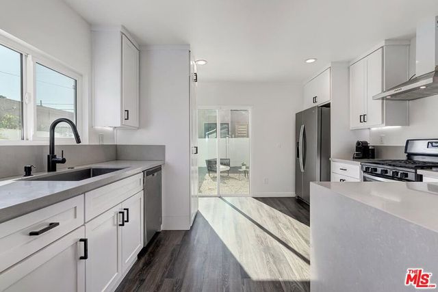 2616 W 73rd Street, Los Angeles, CA 90043