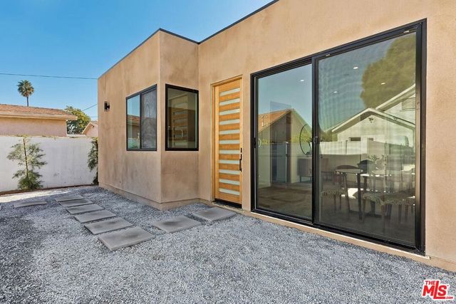 2616 W 73rd Street, Los Angeles, CA 90043