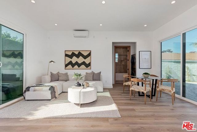 2616 W 73rd Street, Los Angeles, CA 90043