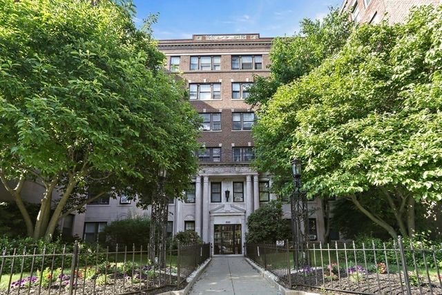 2001 Commonwealth Ave 24, Boston, MA 02135