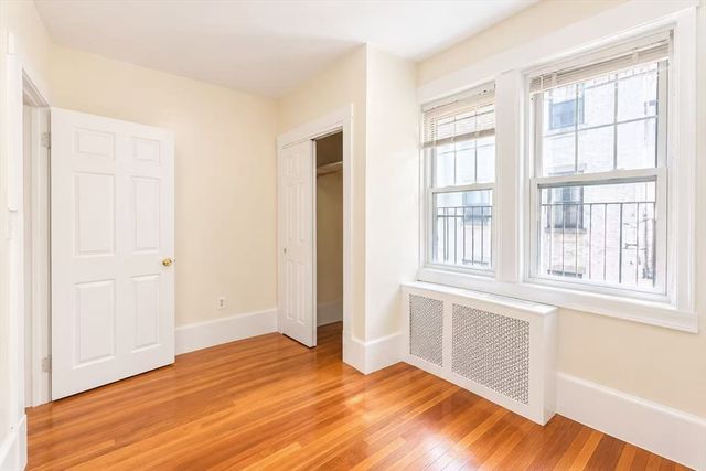 2001 Commonwealth Ave 24, Boston, MA 02135