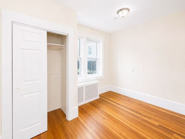 2001 Commonwealth Ave 24, Boston, MA 02135