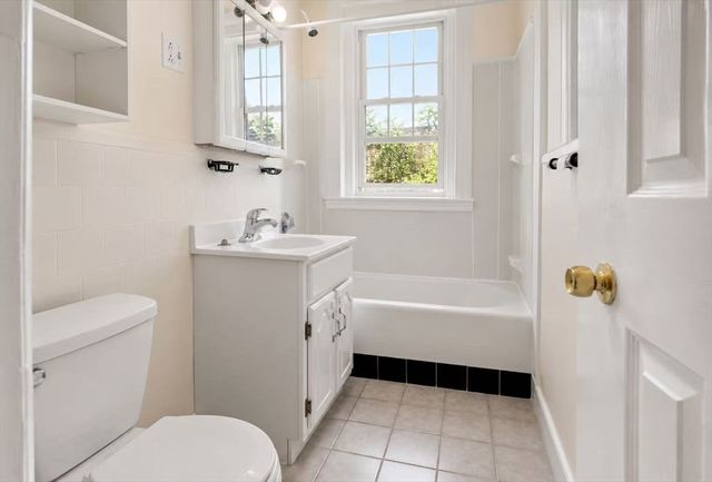 2001 Commonwealth Ave 24, Boston, MA 02135