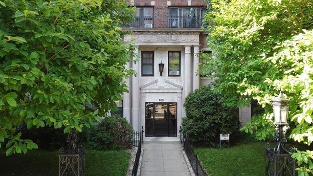 2001 Commonwealth Ave 24, Boston, MA 02135