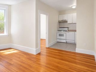 2001 Commonwealth Ave 24, Boston, MA 02135