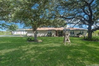 15251 MILLER RD, St Hedwig, TX 78152