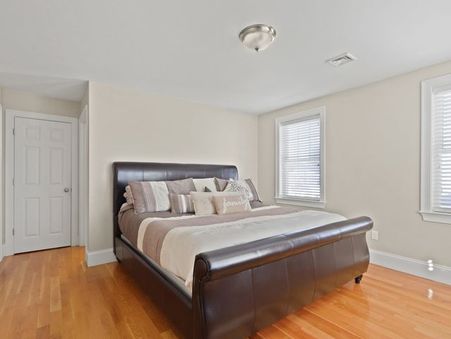 105-107 North St 105, Newton, MA 02460