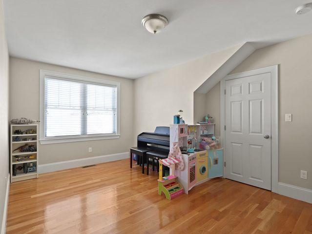 105-107 North St 105, Newton, MA 02460