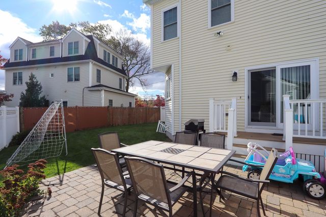 105-107 North St 105, Newton, MA 02460
