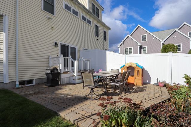 105-107 North St 105, Newton, MA 02460