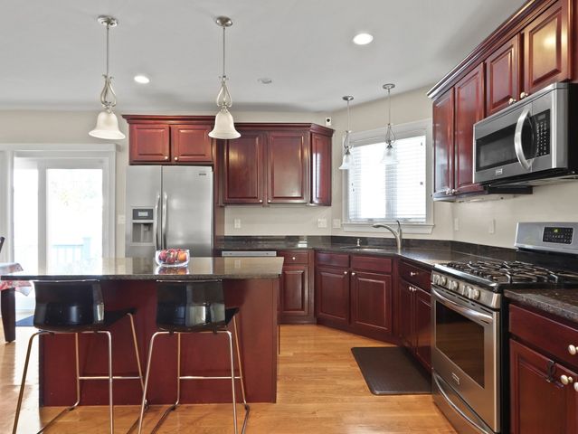 105-107 North St 105, Newton, MA 02460