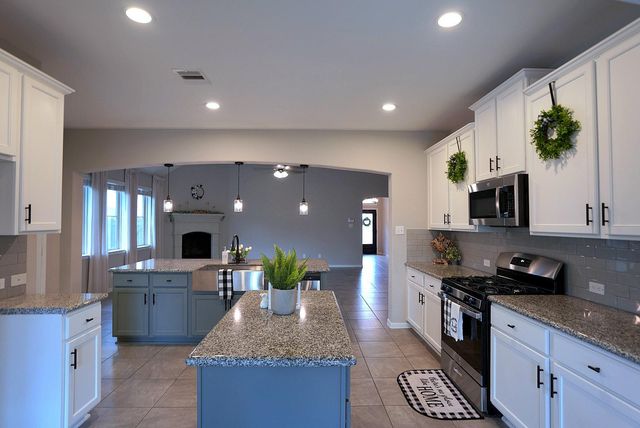 704 Shadow Bend, Richwood, TX 77531