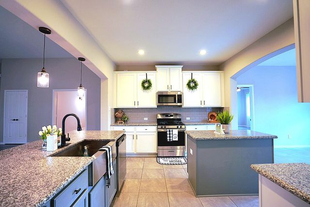 704 Shadow Bend, Richwood, TX 77531