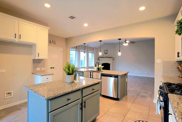 704 Shadow Bend, Richwood, TX 77531