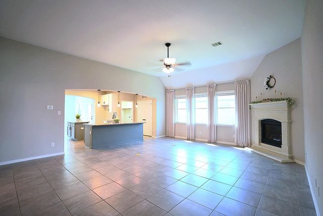 704 Shadow Bend, Richwood, TX 77531