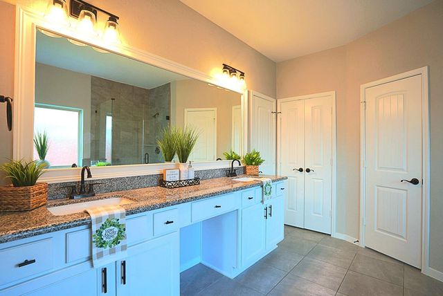 704 Shadow Bend, Richwood, TX 77531