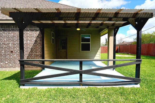 704 Shadow Bend, Richwood, TX 77531