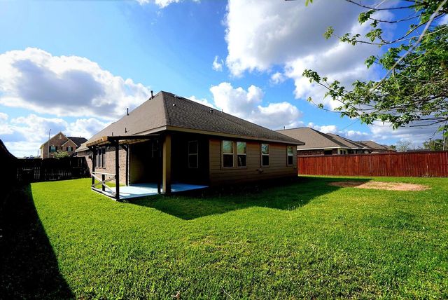 704 Shadow Bend, Richwood, TX 77531