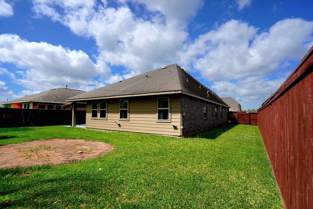 704 Shadow Bend, Richwood, TX 77531