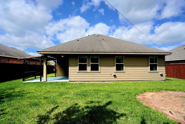 704 Shadow Bend, Richwood, TX 77531