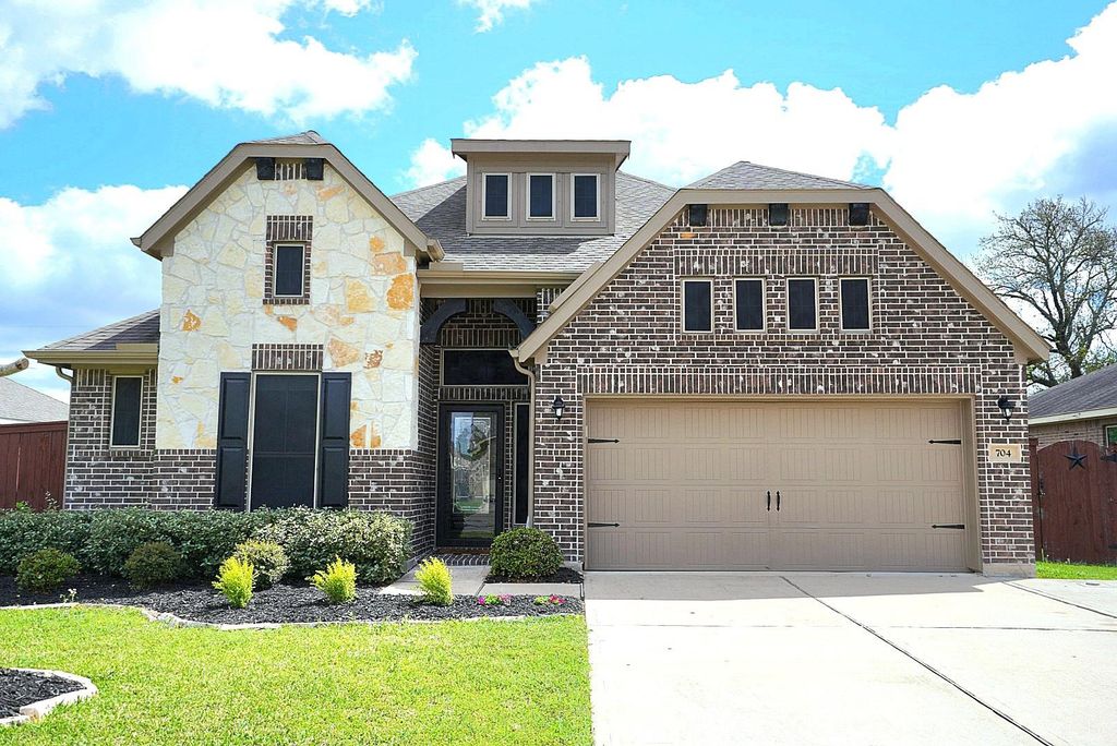 704 Shadow Bend, Richwood, TX 77531