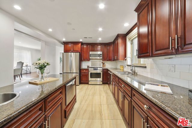 918 S Wooster Street 1, Los Angeles, CA 90035