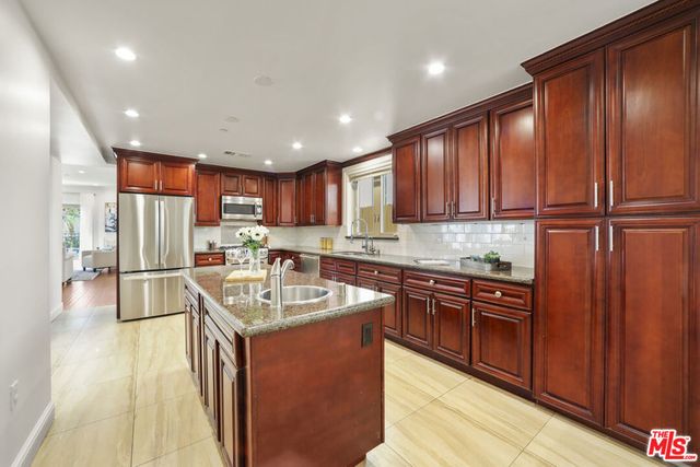 918 S Wooster Street 1, Los Angeles, CA 90035