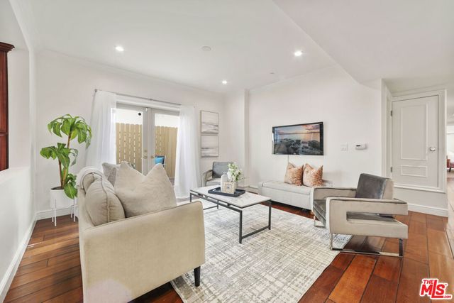 918 S Wooster Street 1, Los Angeles, CA 90035