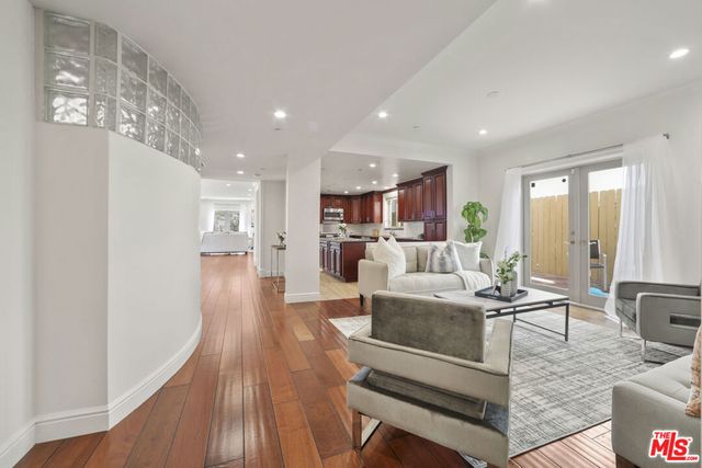 918 S Wooster Street 1, Los Angeles, CA 90035