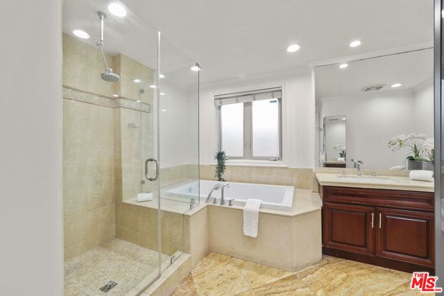 918 S Wooster Street 1, Los Angeles, CA 90035