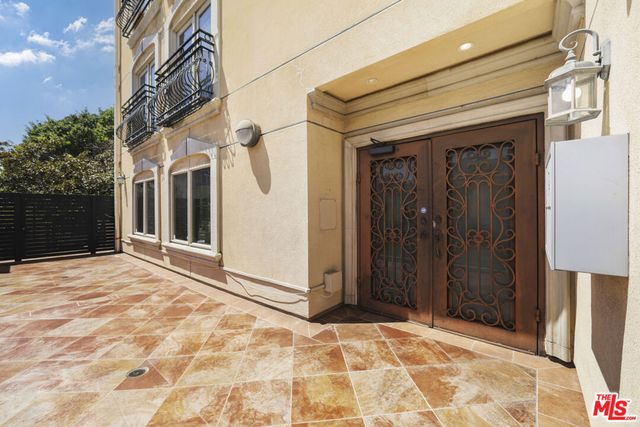 918 S Wooster Street 1, Los Angeles, CA 90035