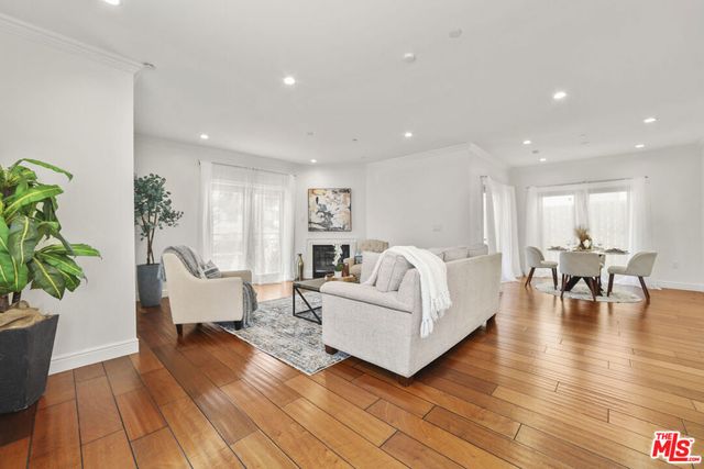 918 S Wooster Street 1, Los Angeles, CA 90035