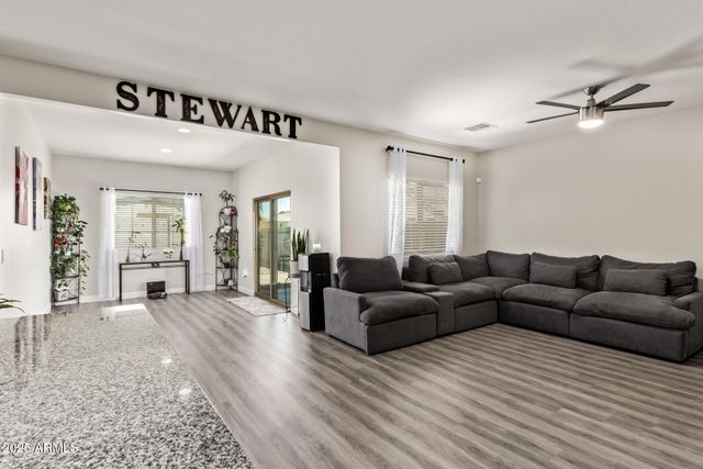 11204 W MOBILE Lane, Tolleson, AZ 85353