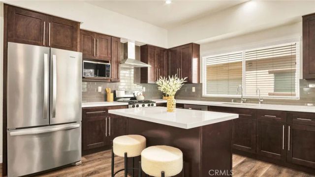 9237 Wakefield Avenue 11, Panorama City, CA 91402