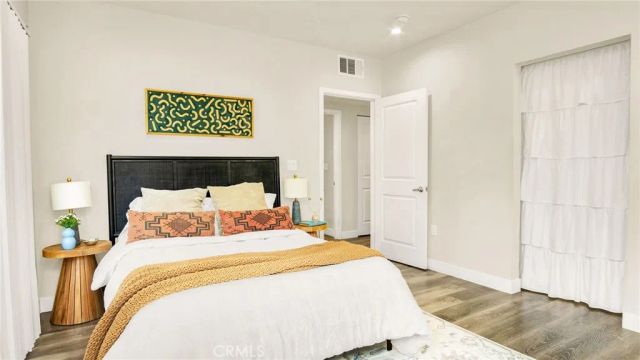 9237 Wakefield Avenue 11, Panorama City, CA 91402