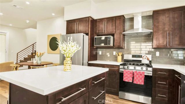9237 Wakefield Avenue 11, Panorama City, CA 91402