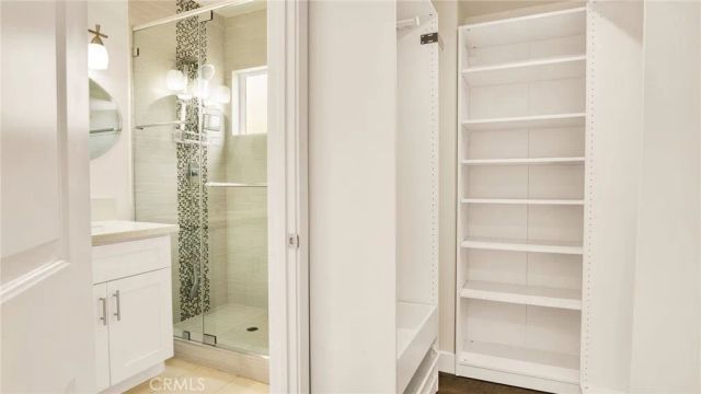 9237 Wakefield Avenue 11, Panorama City, CA 91402