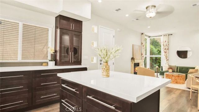 9237 Wakefield Avenue 11, Panorama City, CA 91402