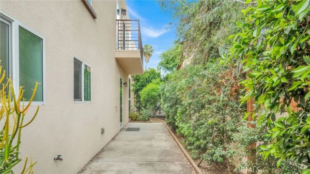 9237 Wakefield Avenue 11, Panorama City, CA 91402
