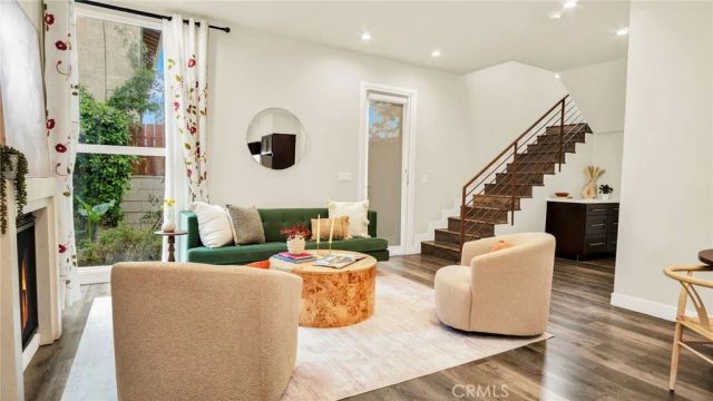 9237 Wakefield Avenue 11, Panorama City, CA 91402