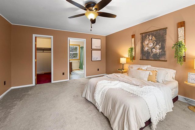 1150 LAAGER LANE, Oshkosh, WI 54902