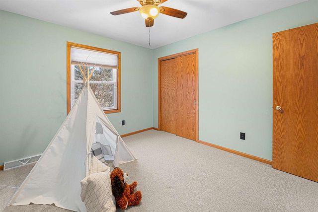 1150 LAAGER LANE, Oshkosh, WI 54902