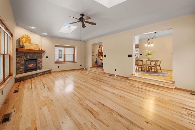 1150 LAAGER LANE, Oshkosh, WI 54902