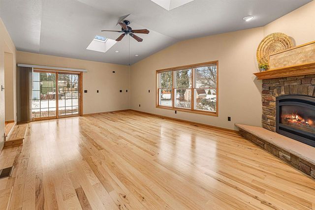 1150 LAAGER LANE, Oshkosh, WI 54902