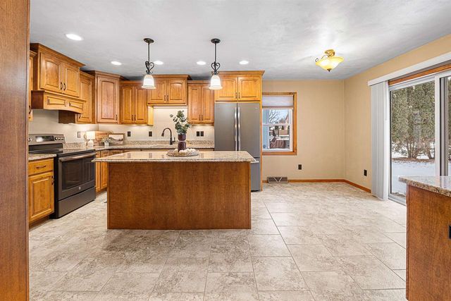 1150 LAAGER LANE, Oshkosh, WI 54902