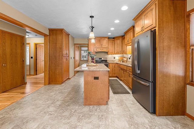 1150 LAAGER LANE, Oshkosh, WI 54902