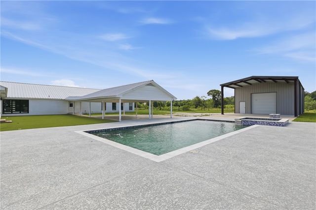 1589 County Road 252, Anderson, TX 77830