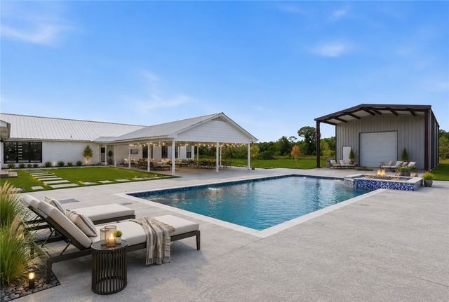 1589 County Road 252, Anderson, TX 77830